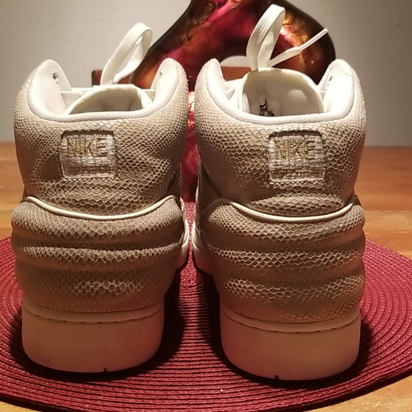 Nike Air Python. Size 11 - Picture 6 of 14